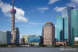 上海本科可以落户(上海2022应届生落户条件公布，至少需要72分以上，你能打几分？)